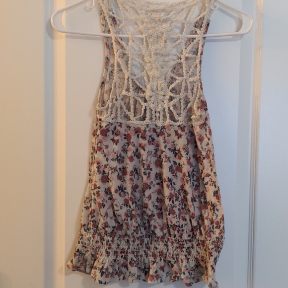 Sleeveless Tank Top - Picture 5 of 6